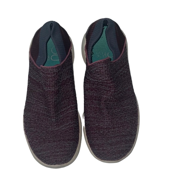 YOU by skechers Burgundy Slip On Sneakers Size 7 - Picture 9 of 9